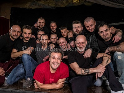 Insinna con i detenuti - attori