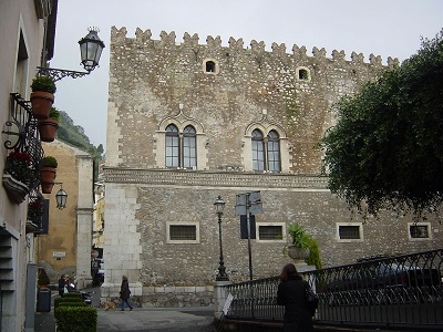 Facciata del Palazzo Corvaja, Taormina