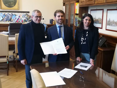 Basentini, Ferraresi e Fabbrini durante firma protocollo Aula bunker carcere di Bologna