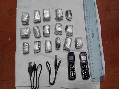 Hashish e cellulari contenuti all'interno di un pallone nel carcere di Trapani