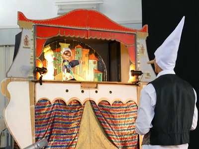 Una scena dello spettacolo " Pinocchio e Alice liberanti"