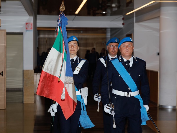 Il ritiro della bandiera del corpo di Polizia Penitenziaria