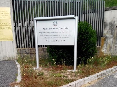 La targa dedicata a Giovanni Falcone alla Scuola di Formazione dell'Amministrazione Penitenziaria di via di Brava a Roma