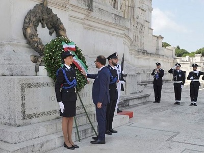 8 luglio 2019 Bonafede depone corona per memoria caduti Altare della Patria