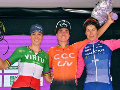 Marta Bastianelli sul podio del Giro di Norvegia, con Marianne Vos e Ilaria Sanguineti