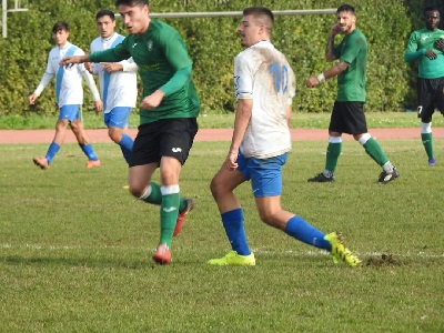 Allessio Cipriani (a destra) con la maglia numero 10 dell'Astrea