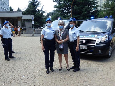 Consegna colletta tra agenti della Polizia Penitenziaria di Vercelli all'ospedale Sant'Andrea