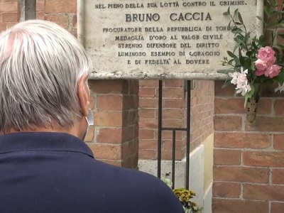 Don Luigi Ciotti alla staffetta organizzata da 'Libera' per ricordare il giudice Bruno Caccia, ucciso dalla 'ndrangheta il 26 giugno del 1983