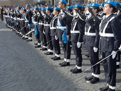 Donne e uomini della Polizia Penitenziaria durante la festa del Corpo a Piazza del Popolo a Roma nel luglio 2019