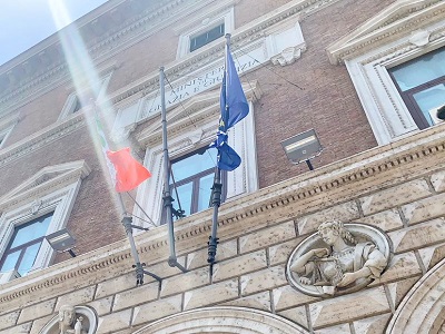 Particolare della facciata del palazzo del Ministero della Giustizia in via Arenula a Roma - Foto di Doriano Ciardo