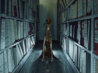 Installazione artistica cane di Velasco Vitali