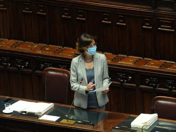 400x300Ministra-al-Question-time-Camera