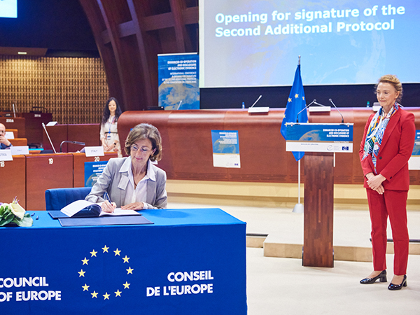 Strasburgo firma protocollo cybercrime