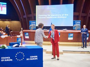 Strasburgo firma protocollo cybercrime