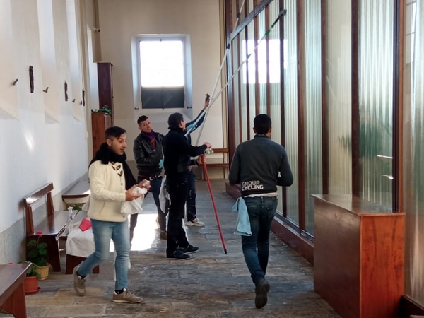 Detenuti al lavoro al convento di monache claustrali benedettine di Verbania