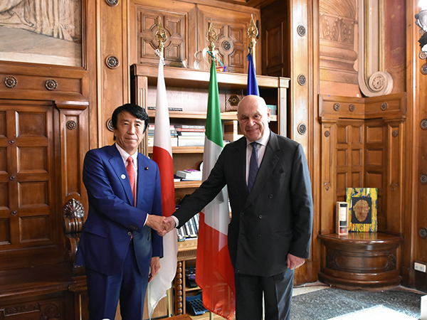 Visita del ministro Giapponese Ken Saito (foto del Ministero della Giustizia)