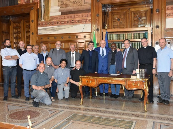 Il ministro Nordio riceve nel suo studio i nuovi Cappellani delle carceri (Credit: ministero Giustizia)