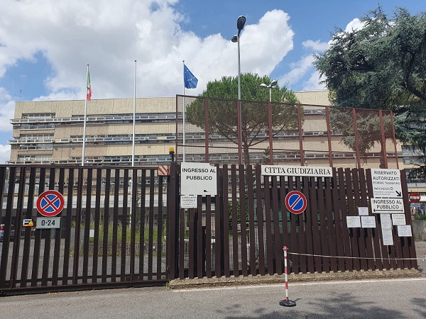 ingresso pubblico tribunale penale e procura della repubblica roma (600x450 foto ministero giustizia)