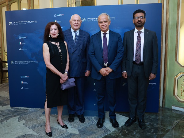 Alcune delle delegazioni presenti alla Conferenza di Palermo, accolte dai ministri Nordio e Piantedosi (foto del Ministero della giustizia)