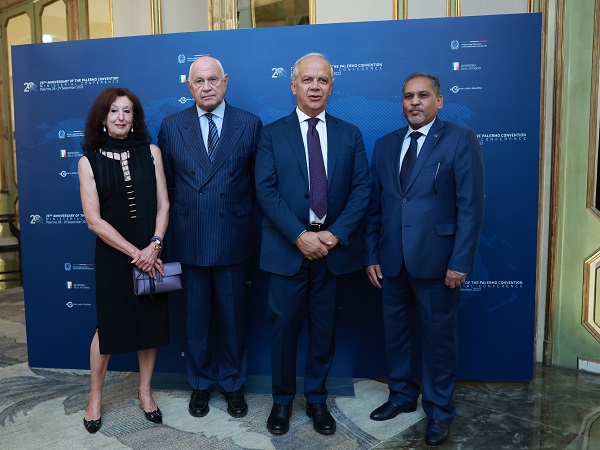 Alcune delle delegazioni presenti alla Conferenza di Palermo, accolte dai ministri Nordio e Piantedosi (foto del Ministero della giustizia)