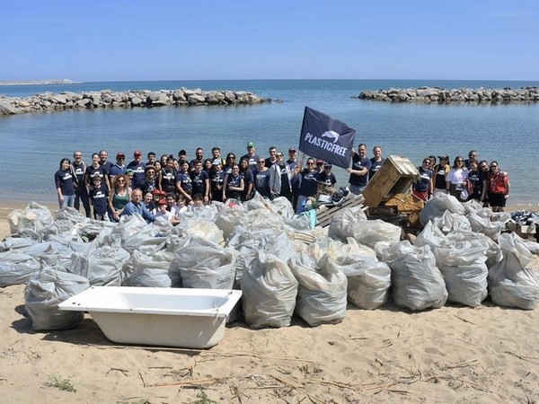 Plastic free marzo 2024 (credit: Seconda chance)