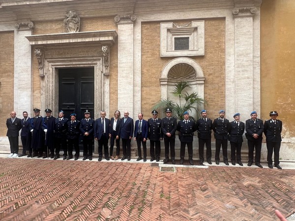 Casellario - Schieramento con Nordio (foto Ministero della Giustizia)