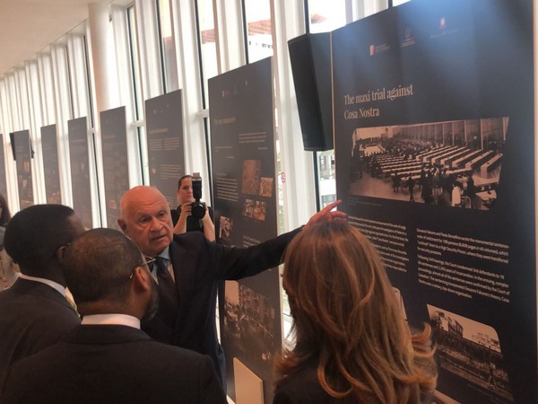 Nordio a Vienna inaugura la mostra italiana su Falcone e Borsellino (credit Ministero della giustizia)