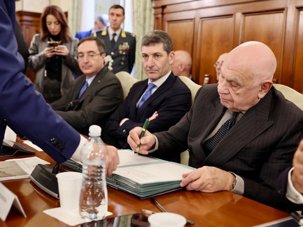 Nordio firma contratto forze ordine in FP (foto Ministero della giustizia)