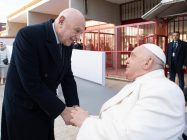 Papa Francesco a Rebibbia saluta il Ministro Carlo Nordio