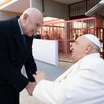 Papa Francesco apre la Porta Santa (Dicastero per la Comunicazione, Città del Vaticano)