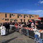 Papa Francesco apre la Porta Santa (Dicastero per la Comunicazione, Città del Vaticano)