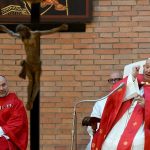 Papa Francesco apre la Porta Santa (Dicastero per la Comunicazione, Città del Vaticano)