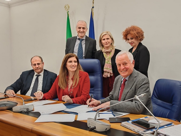 Firma dell'Accordo di partenariato fra Ministero della Giustizia-DAP e Commissario Straordinario del governo per il recupero dell'ex carcere di Santo Stefano-Ventotene