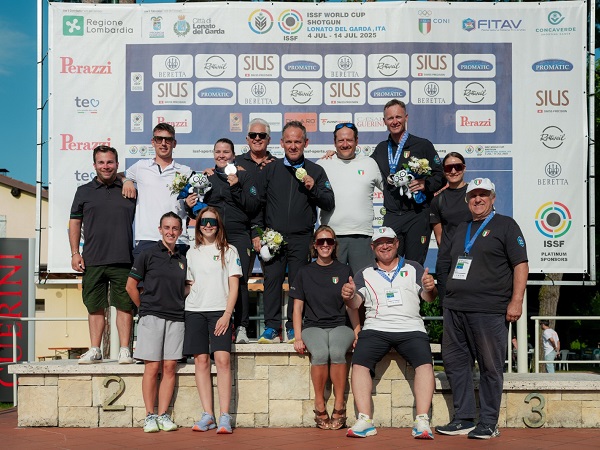 pellielo oro con la squadra italiana lonato (credit foto fitav)