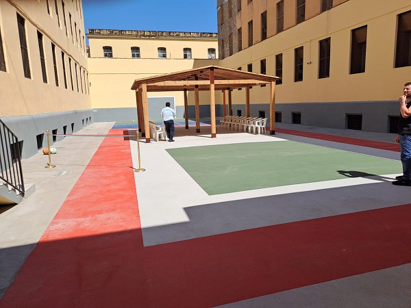 (mingiustizia) apertura cortile socialità poggioreale 2