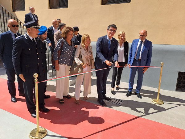 (mingiustizia) apertura cortile socialità poggioreale