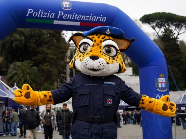 Azzurra, la mascotte della Polizia penitenziaria