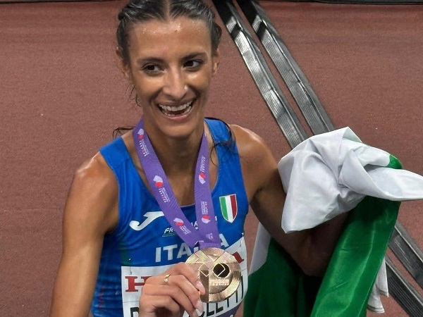 L'atleta delle Fiamme Azzurre Nadia Battocletti, bronzo nei 5.000 ai Mondiali di Tokyo