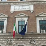 Bandiere a mezz'asta nel giorno del lutto nazionale 17 ottobre 2025