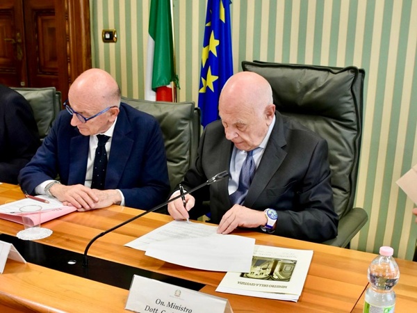 Firma accordo con OO.SS. su "famiglie professionali" - 29 aprile 2026 (foto del Ministero della Giustizia)