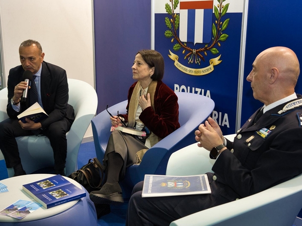 Al Salone del libro, presentazione dell'opera sui Caduti del Corpo