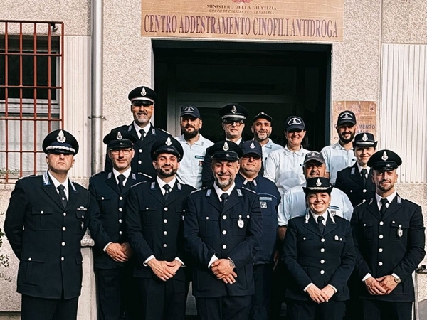 Polizia penitenziaria: 5 neo conduttori cinofili dal 9° corso di addestramento