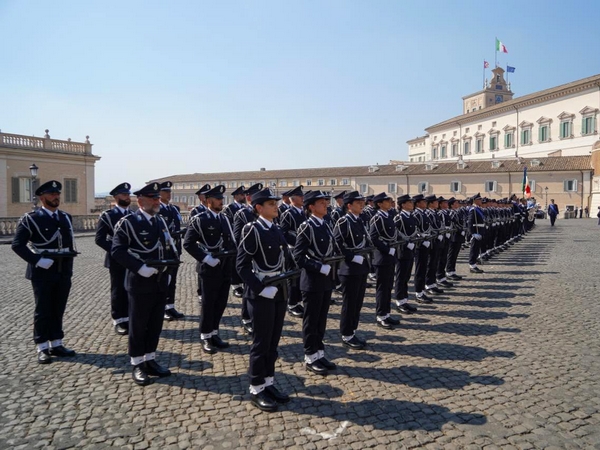 La Compagnia d'onore del Corpo di polizi penitenziaria schierata sulla Piazza del Quirinale nel 2025