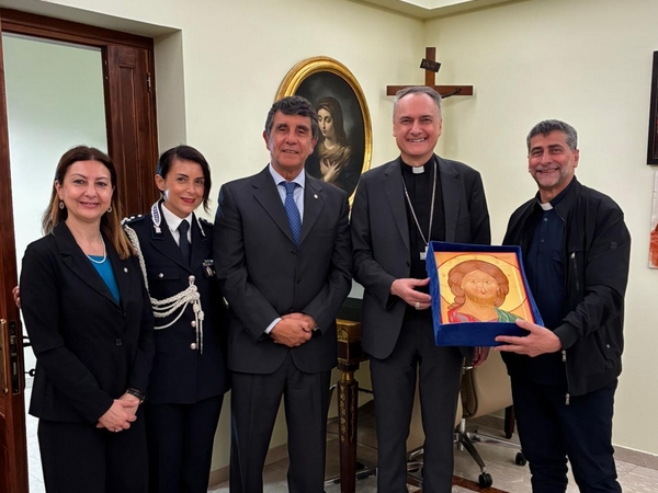 L'icona donata dal Capo del Dap al cardinale Mauro Gambetti, Vicario Generale di Sua Santità per la Città del Vaticano