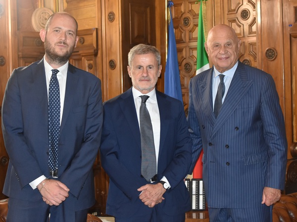 Il ministro Nordio con Gianni Alemanno e il legale Edoardo Albertario