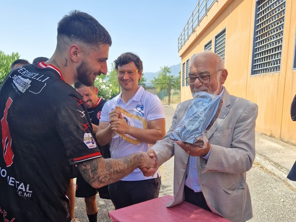 Partita 18 luglio carcere Frosinone - premio Fair Play a detenuto