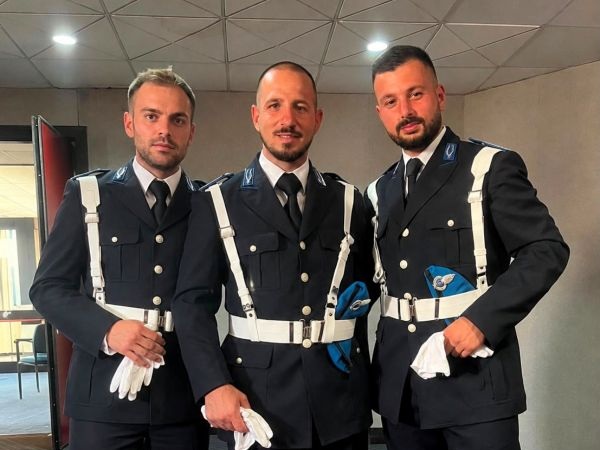 tre agenti di polizia penitenziaria