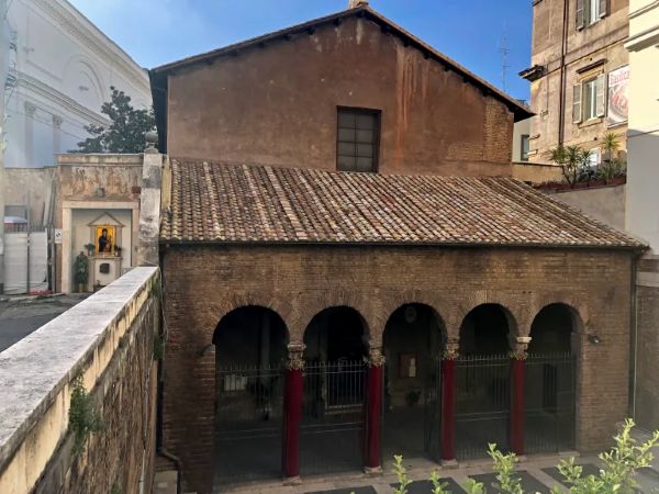 Veduta esterna della Basilica di San Vitale a Roma