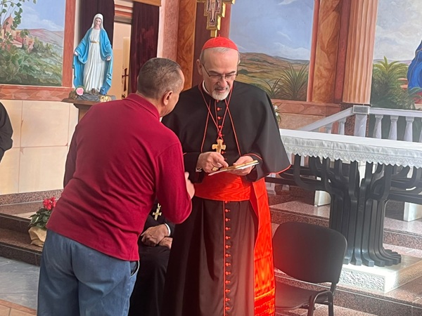 Cardinal Pizzaballa riceve pettorale di legno realizzato dai detenuti - Carcere di Spoleto - 23 settembre 2026