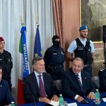 Conferenza stampa nella sala della Prefettura di Napoli